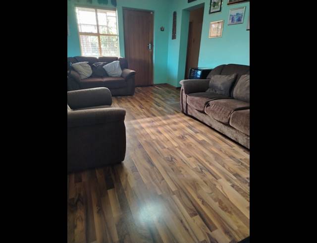 3 BEDROOM FREEHOLD FOR SALE IN LENNOXTON